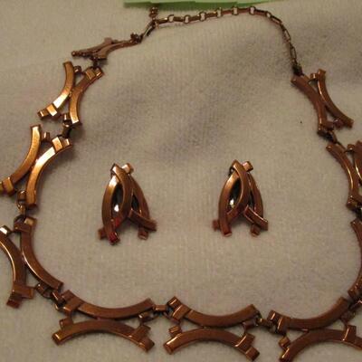 Bronze colored necklace and earrings