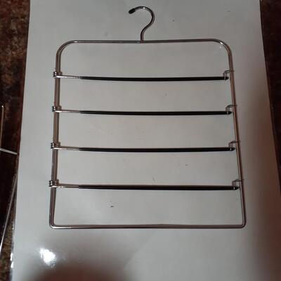 Set of 3 travel hangers