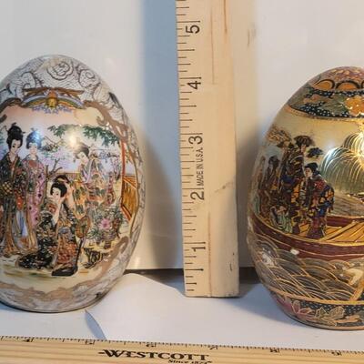 2 ceramic eggs Oriental theme