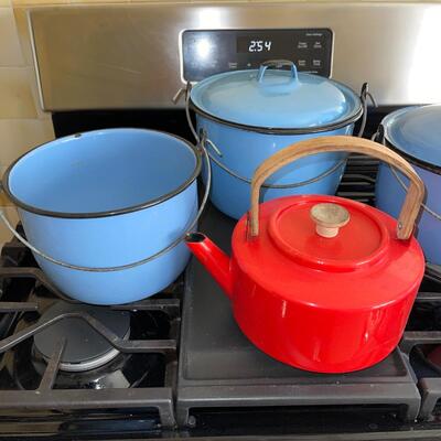 Lot 25 Vintage Enamel Cookware Blue Kettles Bail Handles Red Teapot