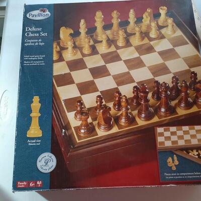 Pavilion Deluxe Chess Set