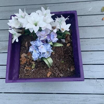 3 purple pots and 1 leaf décor