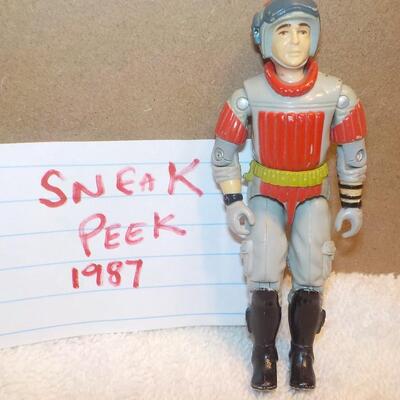 VINTAGE G.I. JOE ACTION FIGURE ( SNEAK PEEK ) 1987.