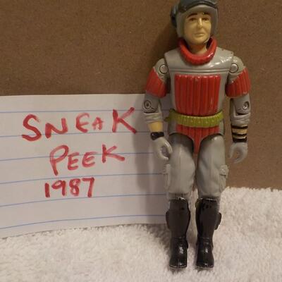 VINTAGE G.I. JOE ACTION FIGURE ( SNEAK PEEK ) 1987.