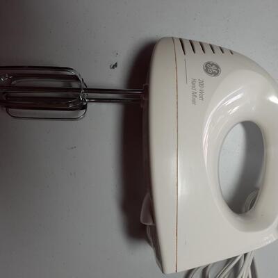 GE  200 watt Hand Mixer