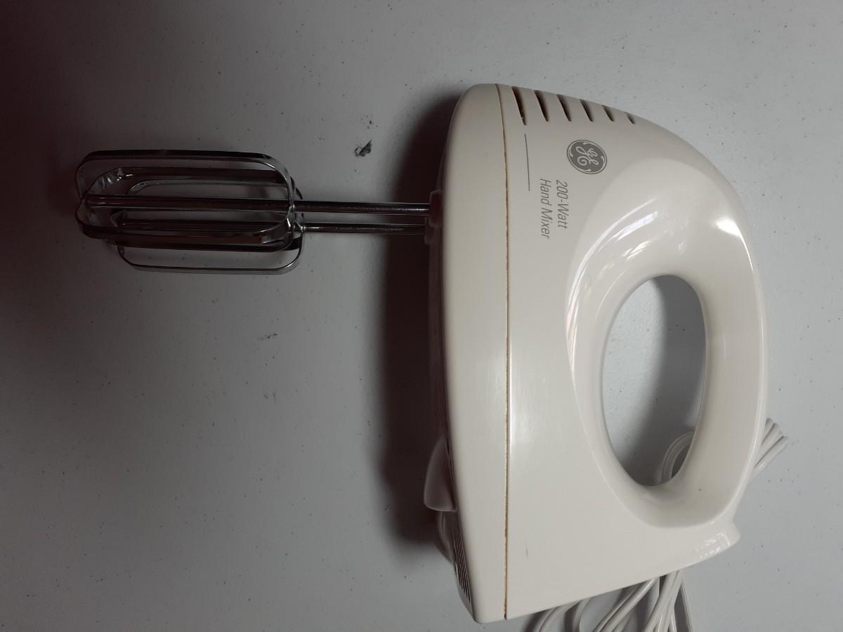 GE 200 watt Hand Mixer