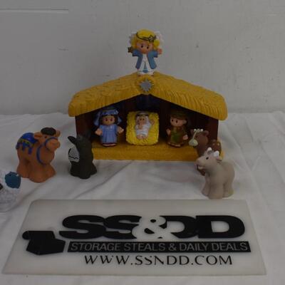 10 pc Little People Nativity Manger  (Missing 1 Sheep) - Used
