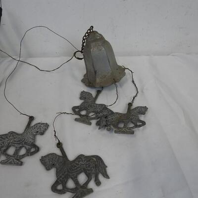 4 pc Outdoor Decor, Parrot Lawn Decor, Windchimes, Hanging Decor