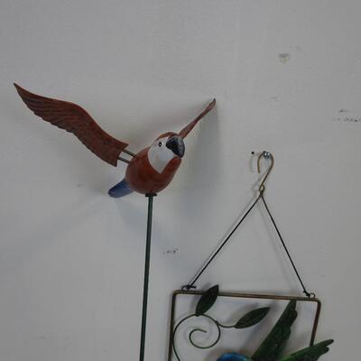4 pc Outdoor Decor, Parrot Lawn Decor, Windchimes, Hanging Decor