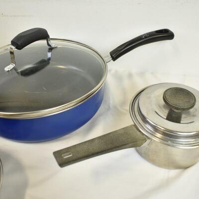 Kitchen Lot: 5 Pots/Pans, 4 Lids, Large Plastic Bowl/Tub