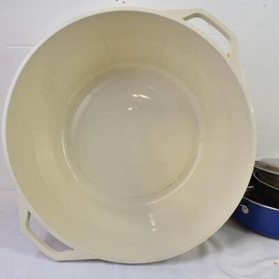 Kitchen Lot: 5 Pots/Pans, 4 Lids, Large Plastic Bowl/Tub