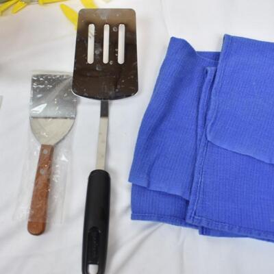 20+ Kichen: Toast Master Mixer, Napkins, Hot Pads, Small Bread Pan