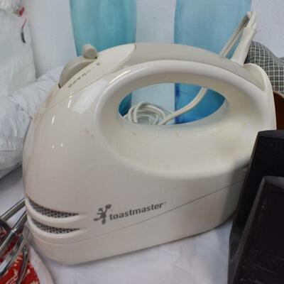 20+ Kichen: Toast Master Mixer, Napkins, Hot Pads, Small Bread Pan
