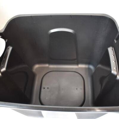 4 Homz Durabilt 10 Gallon Latching LLDPE Storage Containers  - New