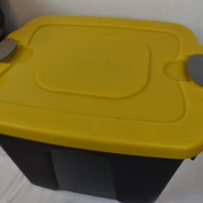4 Homz Durabilt 10 Gallon Latching LLDPE Storage Containers  - New