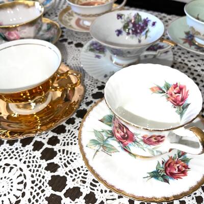 Lot 124 Collection 9 Teacups & Saucers Bone China Various Styles & Makers