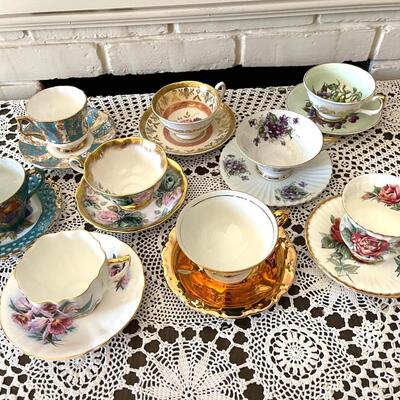 Lot 124 Collection 9 Teacups & Saucers Bone China Various Styles & Makers