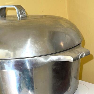 Lot 127 Vintage Wagner Magnalite Art Deco Domed Roaster