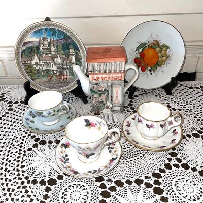Lot 131 Decorative Plates (2) + Le Bistro Teapot + 3 Bone China Cups & Saucers England