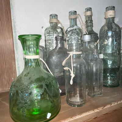 LOT 163. VINTAGE GLASS BOTTLE GROUP.