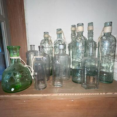 LOT 163. VINTAGE GLASS BOTTLE GROUP.