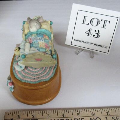 Blushing Bunnies Music Box, Brahm;s Lullaby, Read Description`
