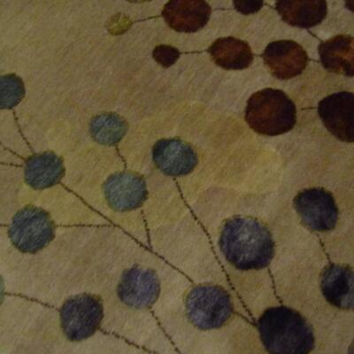 Area Rug- Contemporary Floral Design- Approx 107