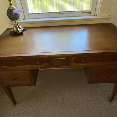 Lot 175 Bassett Writing Desk 4 Drawers Knee Hole