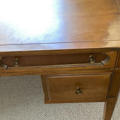 Lot 175 Bassett Writing Desk 4 Drawers Knee Hole