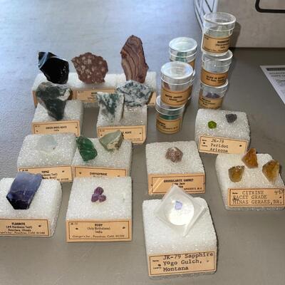 Lot 179 Beginners Rock Collection Labeled Specimens