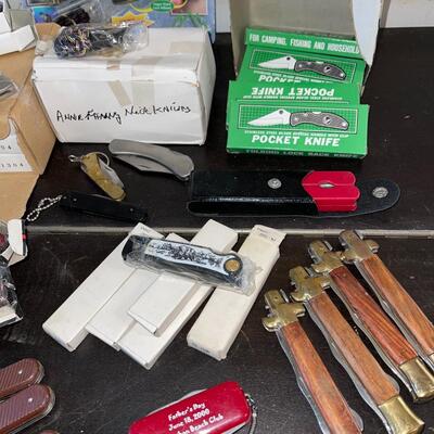 Lot 183 Group Knives & Multi Tools Pocket Knives