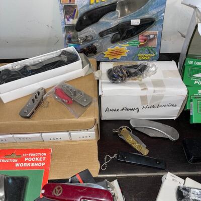 Lot 183 Group Knives & Multi Tools Pocket Knives
