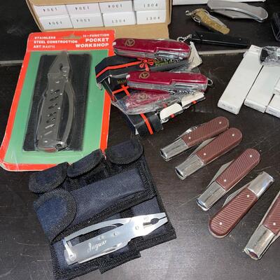 Lot 183 Group Knives & Multi Tools Pocket Knives