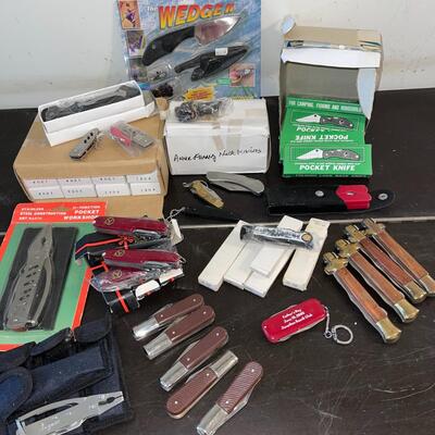 Lot 183 Group Knives & Multi Tools Pocket Knives