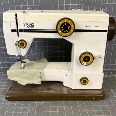 Viking Turissa Sewing Machine 