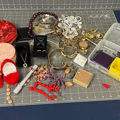 Mixed Lot of Jewelry 