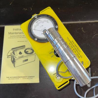 Lot 194 Vintage Civil Defense Geiger Counter Victoreen Radiation Meter