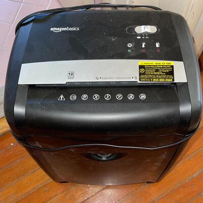 Lot 195 Amazon Basics Paper Shredder