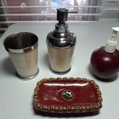 Vintage lot of 4 soap dispencers