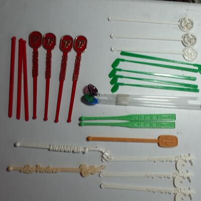 Lot of 31 swizzel sticks