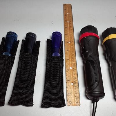 Lot of 5 mini flashlights