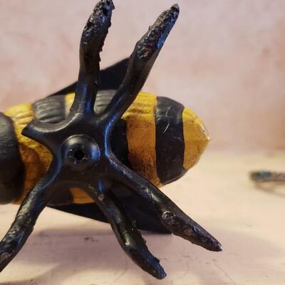 Small cast iron bee