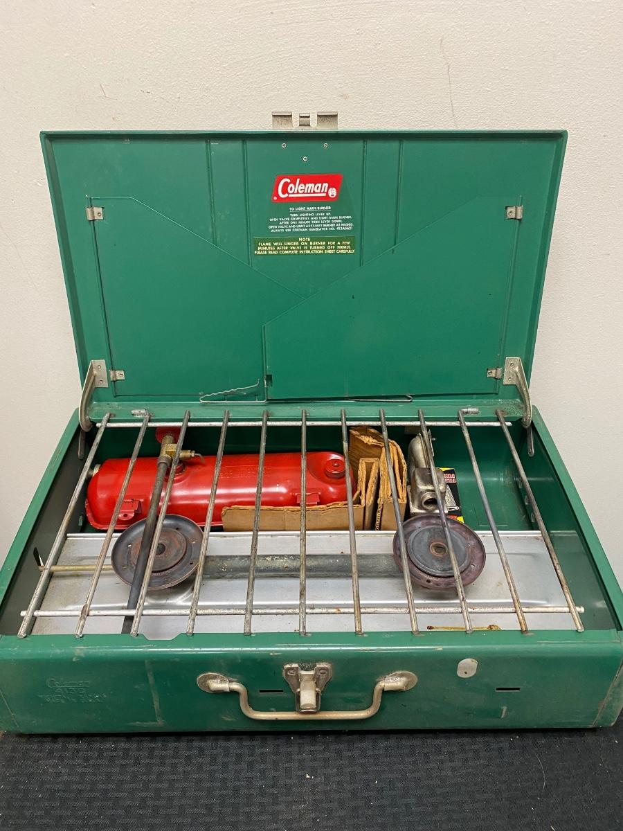 Vintage Coleman 413G Green Camp Stove