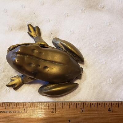 Vintage brass frog box with hinged lid