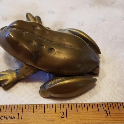 Vintage brass frog box with hinged lid