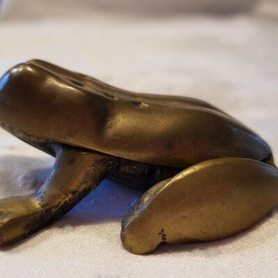 Vintage brass frog box with hinged lid