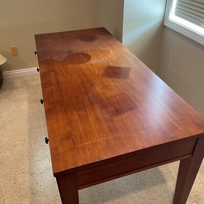 Winner's Only Executive Writing Desk