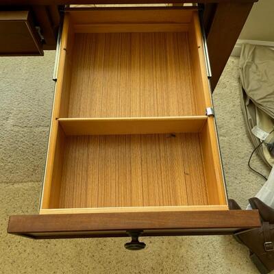 Winner's Only Executive Writing Desk