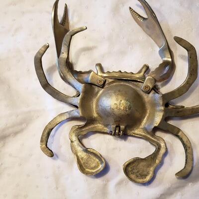 Brass crab box with hinged lid  vintage