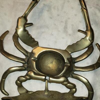 Brass crab box with hinged lid  vintage